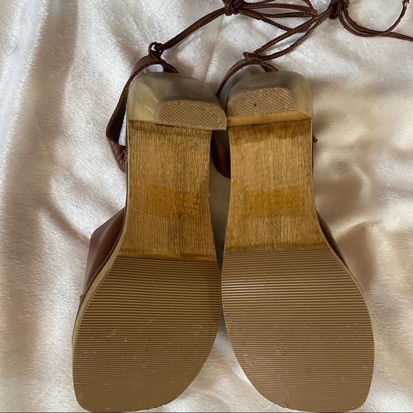 $15.00 
Le Chateau Boho Vintage Sandals - Picture 3 of 12